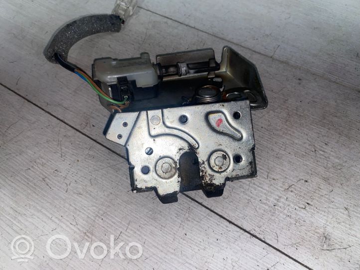 Ford Mondeo Mk III Siłownik zamka tylnej klapy bagażnika F00P2ED429