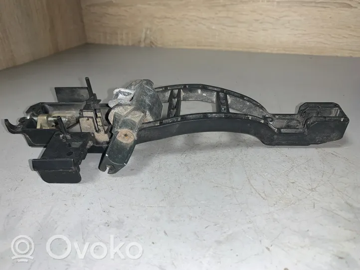 Ford Focus Klamka/wspornik zewnętrzny drzwi tylnych 4M51A266B22