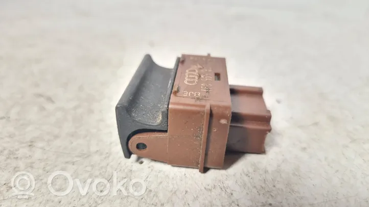 Audi A6 S6 C6 4F Tailgate opening switch 4f0959831