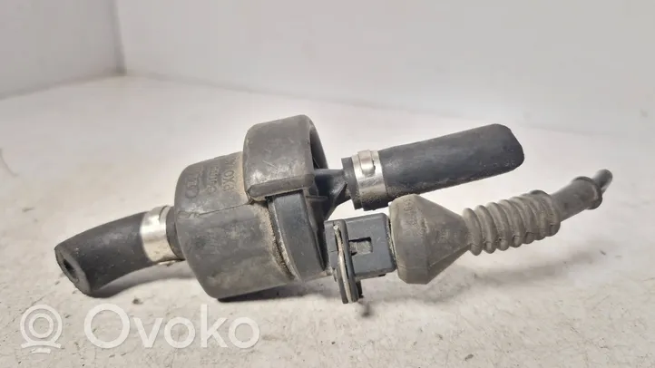 Volkswagen Touran I Valve vacuum 058133459