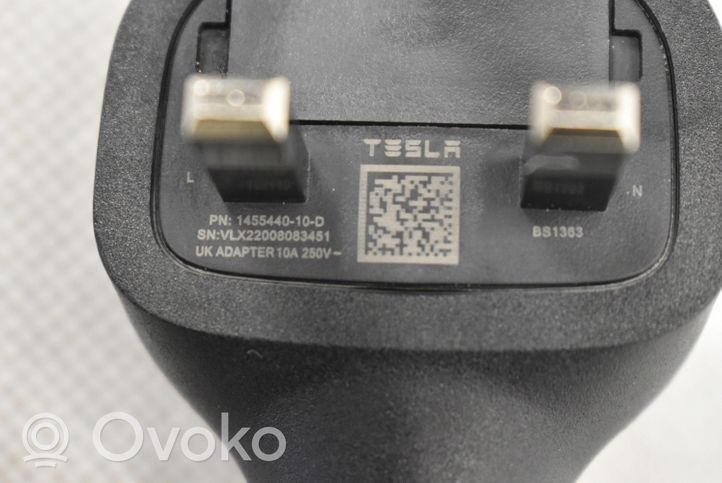 Tesla Model 3 Cargador de batería (opcional) 1121254-00-D