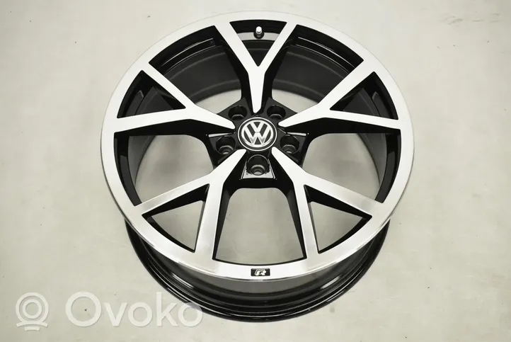 Volkswagen Golf VIII Cerchione in lega R19 
