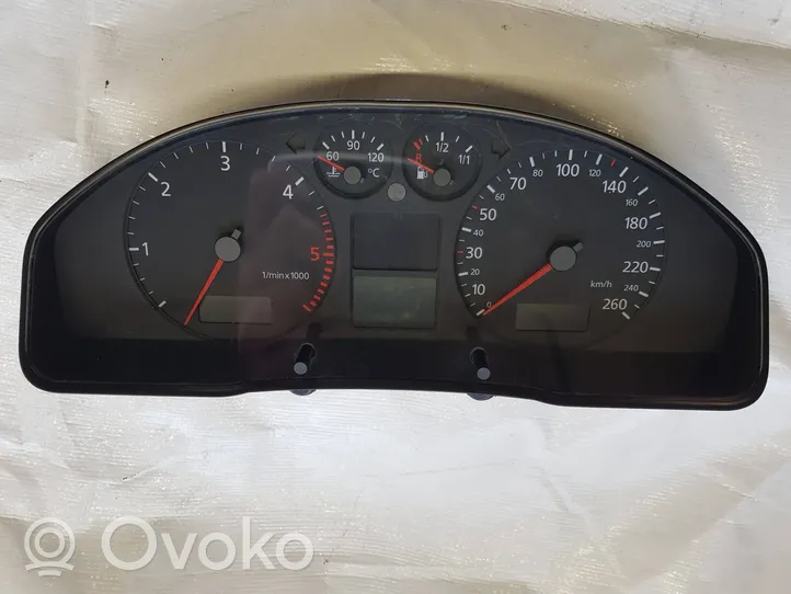 Audi A4 S4 B5 8D Speedometer (instrument cluster) 8D0920900M