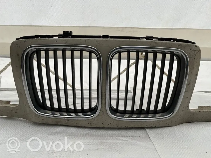 BMW 5 E34 Grille de calandre avant 51131973825