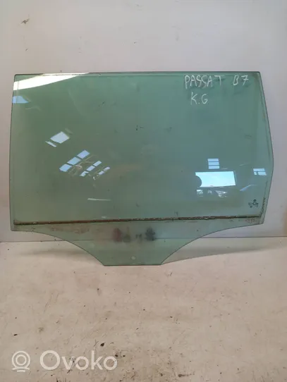 Volkswagen PASSAT B7 Rear door window glass 43R00082