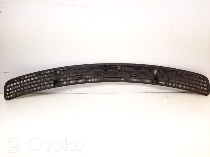 Mercedes-Benz C W203 Grille calandre de capot 2038800205