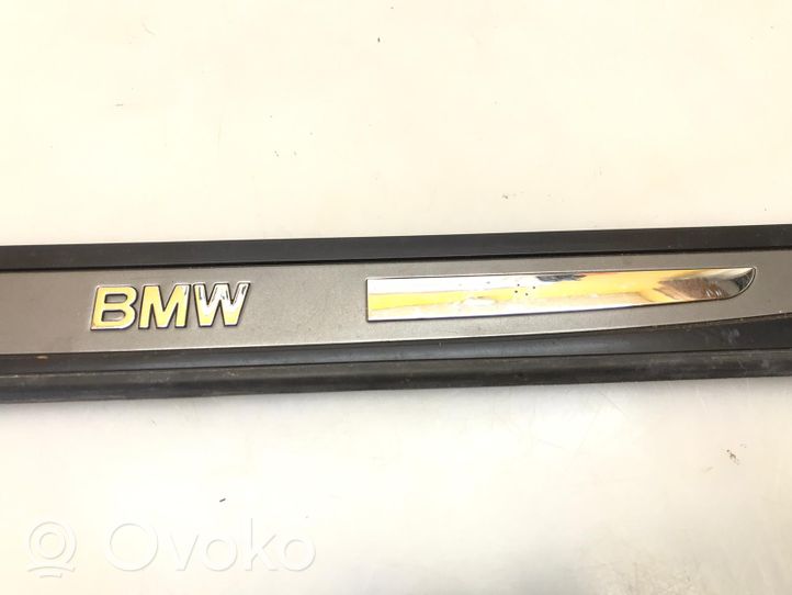 BMW 7 E65 E66 Priekinio slenksčio apdaila (išorinė) 8223551