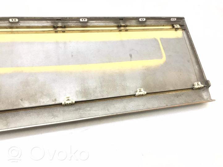 Mercedes-Benz E W124 Moulure de porte arrière 1246901740