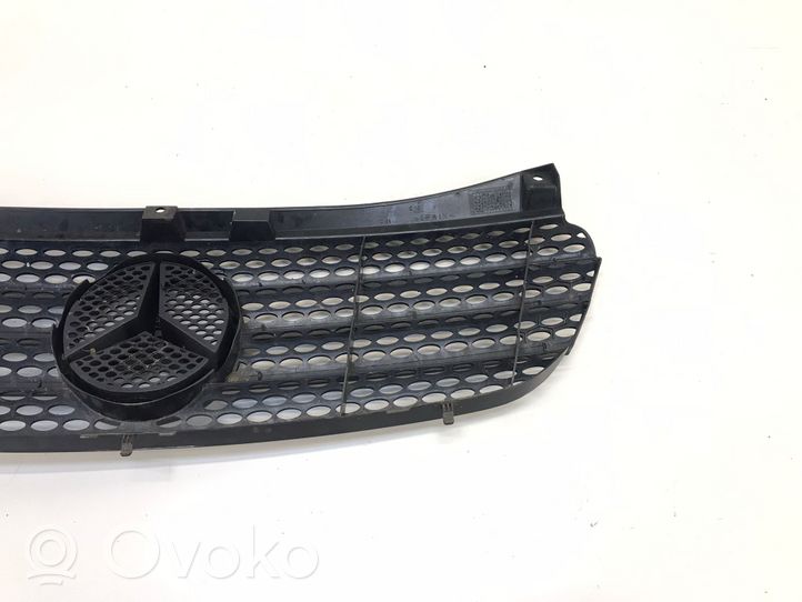 Mercedes-Benz Vito Viano W639 Etusäleikkö A6398800185