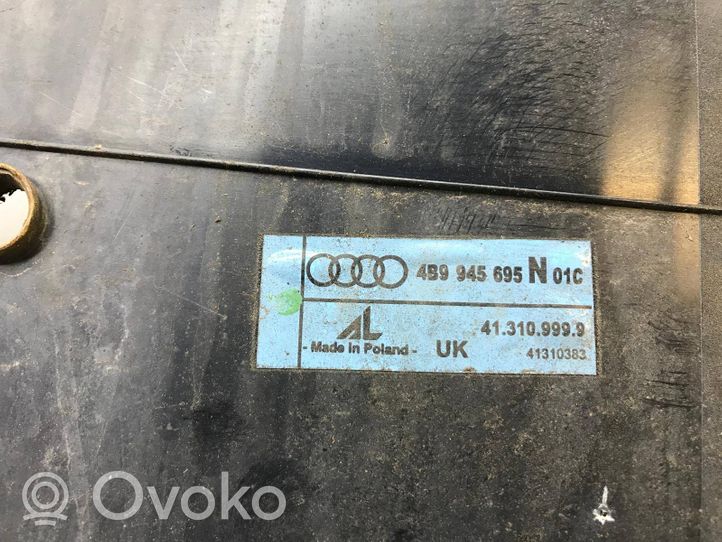 Audi A6 Allroad C5 Takaluukun rekisterikilven valon palkki 4b9945695n