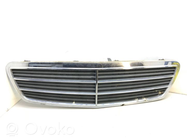 Mercedes-Benz C W203 Grille calandre supérieure de pare-chocs avant 