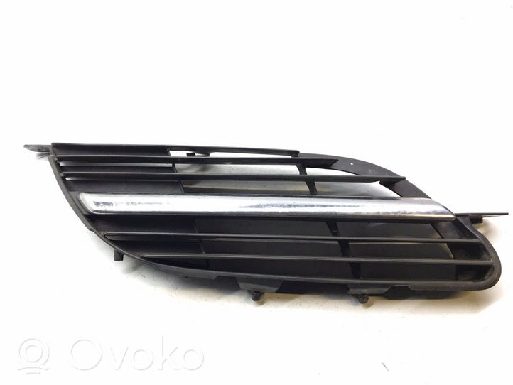 Nissan Almera N16 Grille inférieure de pare-chocs avant 9381m020