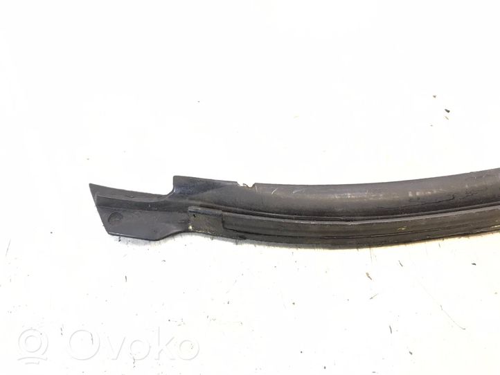 Volkswagen Touareg I Windshield trim 7l6854328