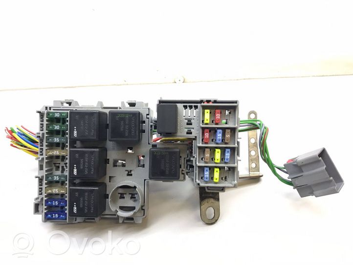 Volvo V70 Module de fusibles 8690698