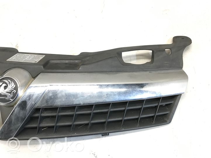 Opel Astra H Griglia superiore del radiatore paraurti anteriore 43379740