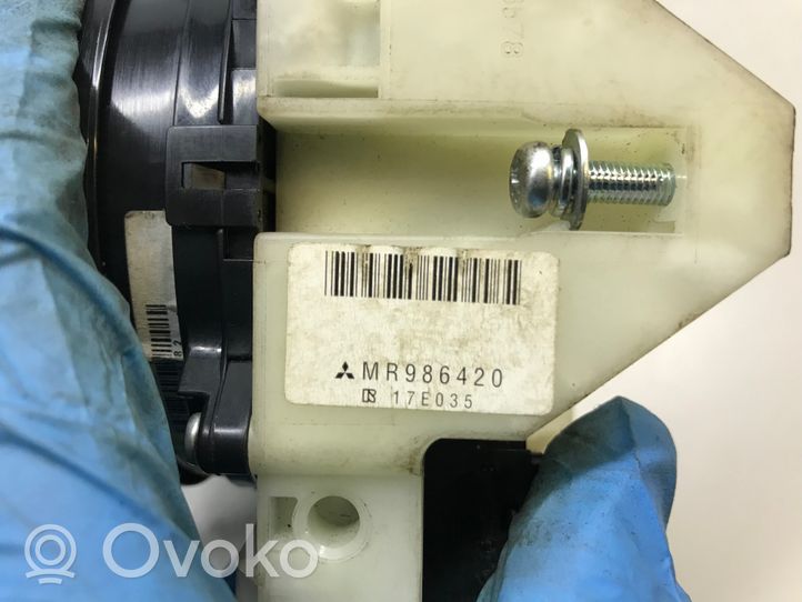 Mitsubishi Colt Interruptor/palanca de limpiador de luz de giro MR986420