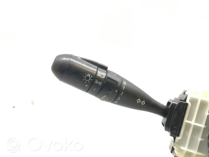 Mitsubishi Colt Interruptor/palanca de limpiador de luz de giro MR986420
