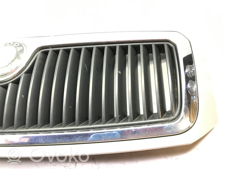 Skoda Fabia Mk1 (6Y) Maskownica / Grill / Atrapa górna chłodnicy 6Y0853668B