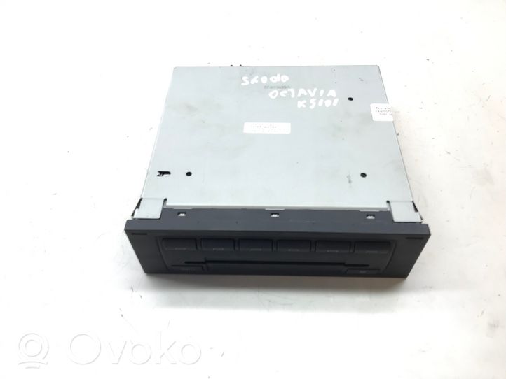 Skoda Octavia Mk1 (1U) Changeur CD / DVD 1Z0035111