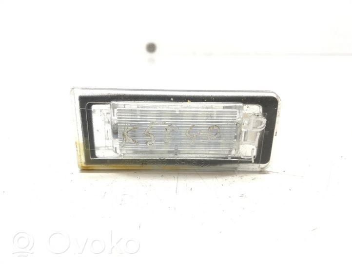 Audi TT Mk1 Lampa oświetlenia tylnej tablicy rejestracyjnej 10R047137