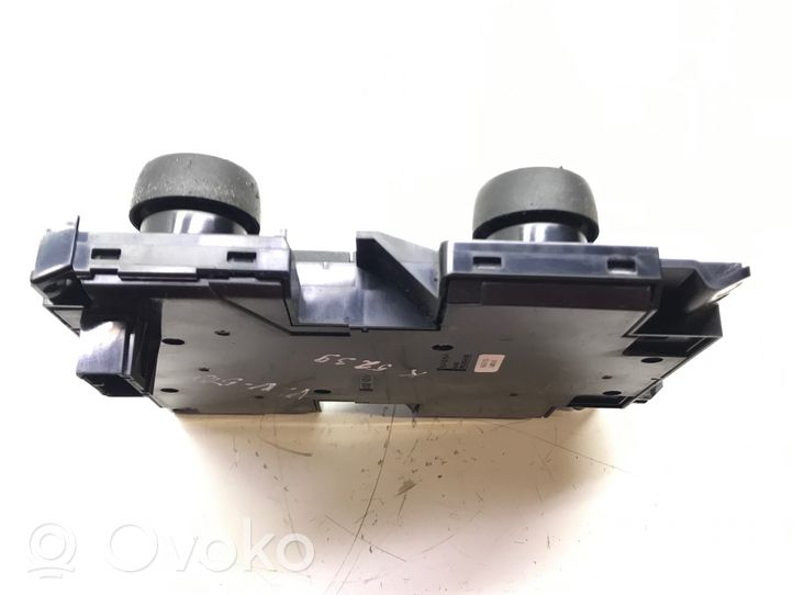 Volvo V50 Gaisa kondicioniera / klimata kontroles / salona apsildes vadības bloks (salonā) 8697155