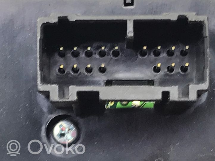 Volvo V50 Climate control unit 8697155