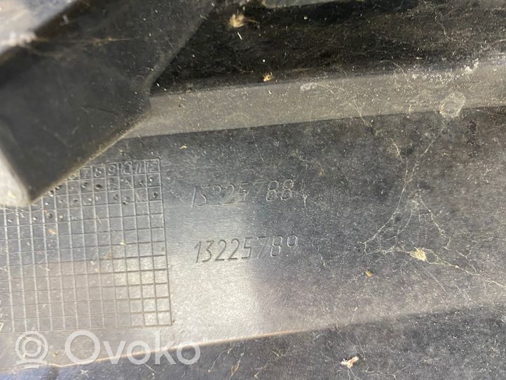 Opel Astra H Maskownica / Grill / Atrapa górna chłodnicy 13225788