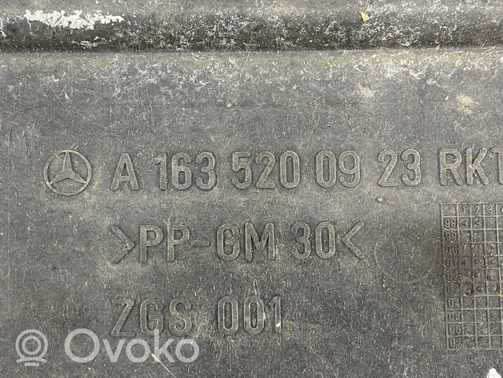 Mercedes-Benz ML W163 Moottorin alustan välipohjan roiskesuoja A1635200923