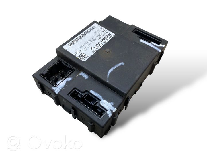 Nissan Navara Komputer / Sterownik ECU i komplet kluczy MB2758006754