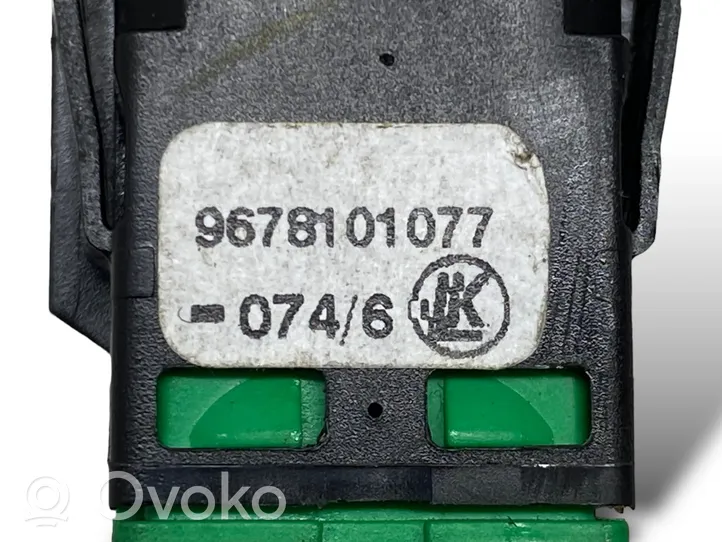 Citroen C4 Grand Picasso Botón interruptor de bloqueo de puertas 9678101077