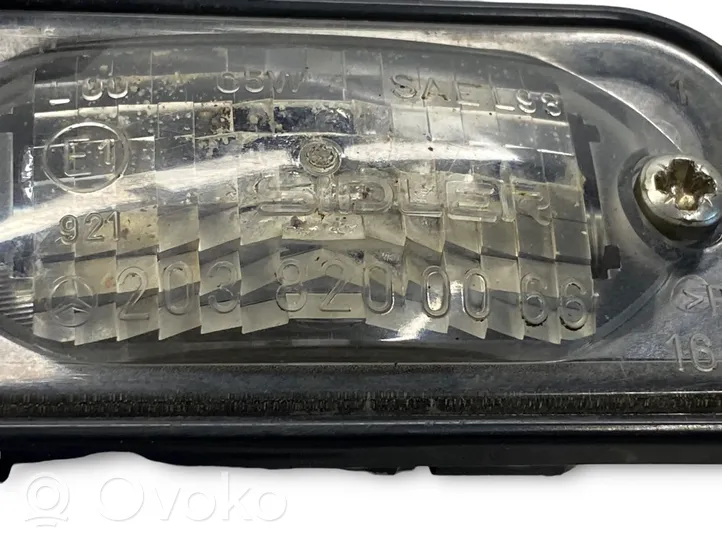 Mercedes-Benz C W203 Lampa oświetlenia tylnej tablicy rejestracyjnej 2038200066