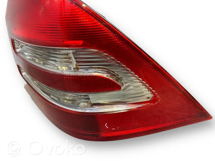 Mercedes-Benz C W203 Lampa tylna 3311674022