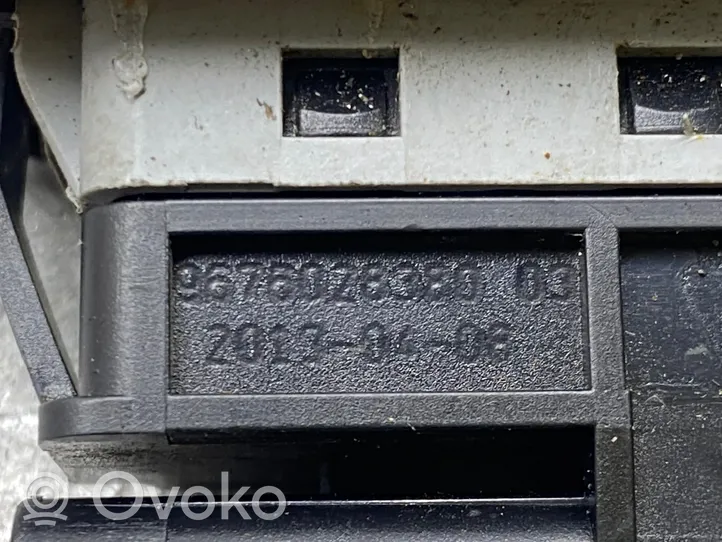 Citroen C4 II Poignée extérieure de hayon arrière 9676028380