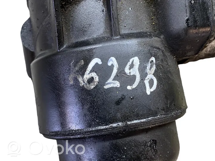 KIA Rio Supporto di montaggio del filtro dell’olio 264102A300