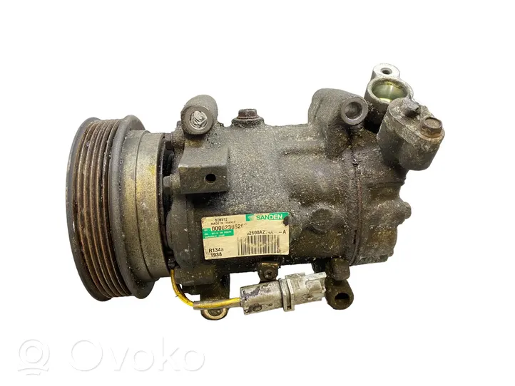 Nissan Juke I F15 Ilmastointilaitteen kompressorin pumppu (A/C) 92600AZ74A