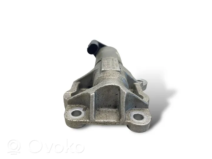 Volvo V70 Camshaft vanos timing valve 8670421