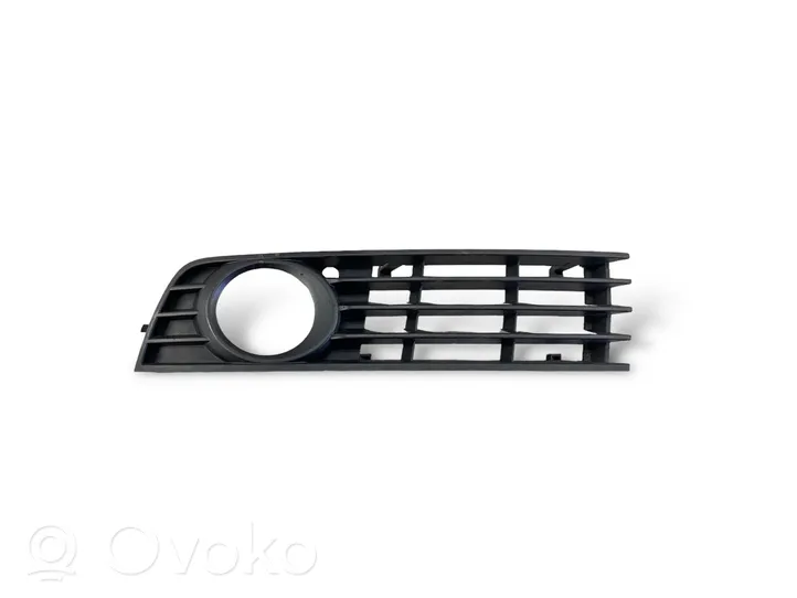 Audi A4 S4 B6 8E 8H Grille antibrouillard avant 8E0807681