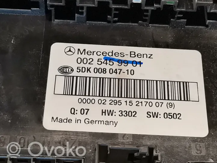 Mercedes-Benz E W211 Boîte à fusibles 0025459901