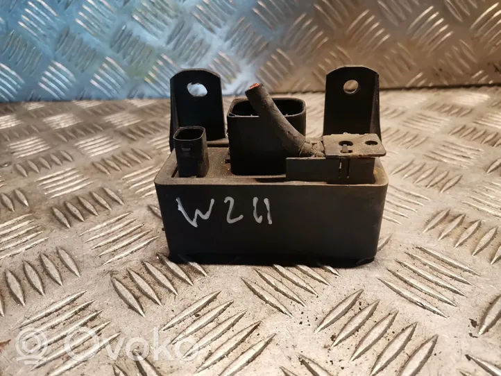 Mercedes-Benz E W211 Glow plug pre-heat relay 0285454032