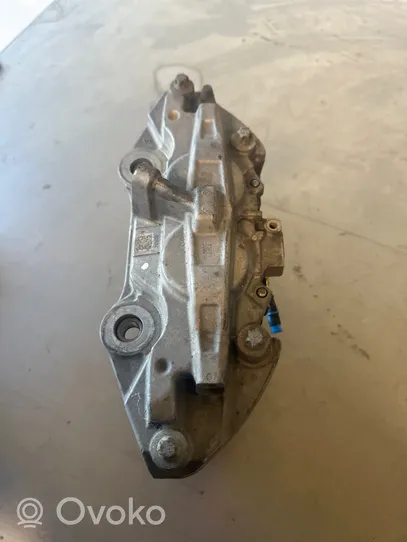 Mercedes-Benz C W205 Caliper de freno delantero 20534