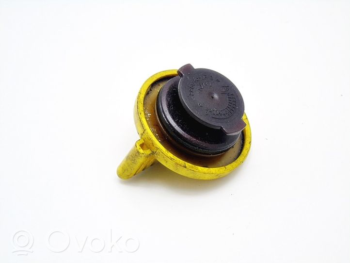 Renault Clio II Oil filler cap 110771