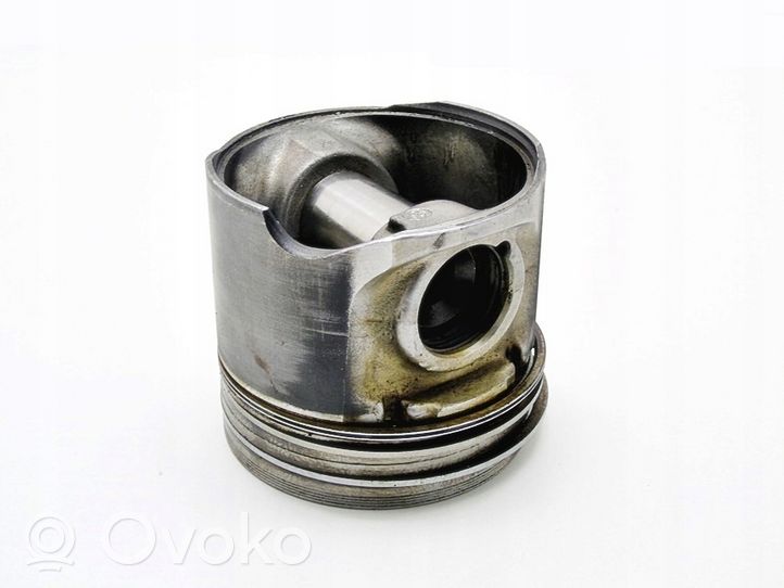 Renault Master II Piston 