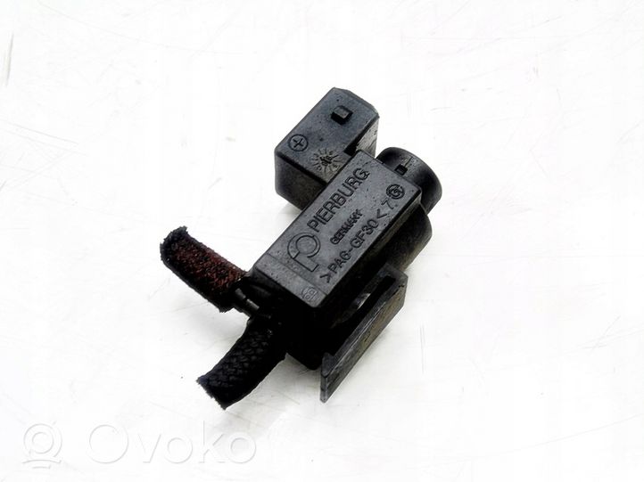 BMW 1 E82 E88 Solenoidinis vožtuvas 