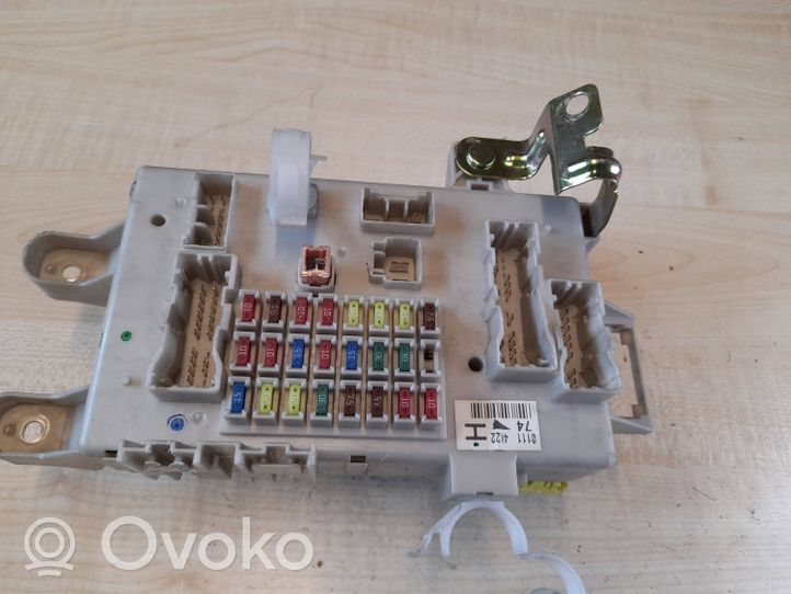 Toyota Land Cruiser (J120) Module de fusibles E11020100