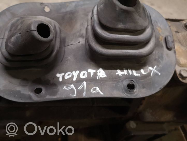 Toyota Hilux (N80, N90, N100, N110) Mechaninė 5 pavarų dėžė 13579