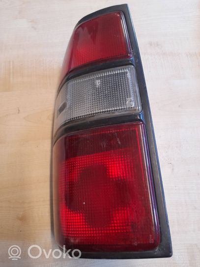 Toyota Land Cruiser (HDJ90) Lampa tylna RLT056L