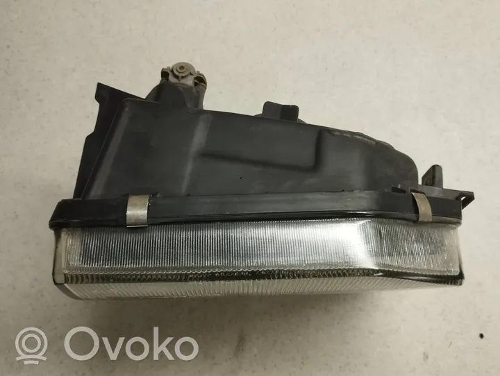 Mitsubishi Pajero Lampa przednia 110-37747