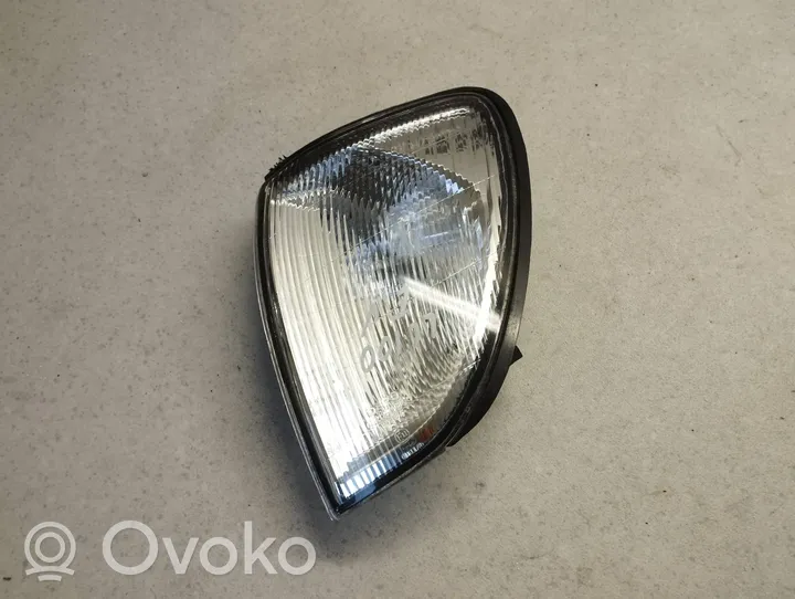 Toyota Land Cruiser (J100) Kierunkowskaz przedni 01-212-15C8L-C