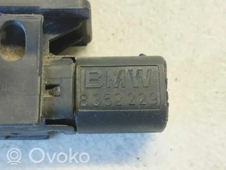 Land Rover Range Rover L322 Czujnik otwarcia maski przedniej 8352229