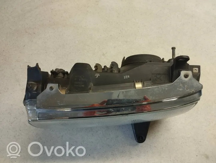 Toyota Land Cruiser (FJ80) Lampa przednia 10073998